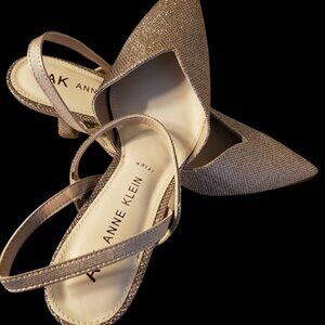 AK Anne Klein dress silver glittery pumps, Size 9.5
